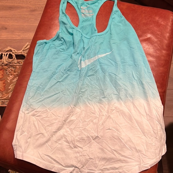 Nike tank top excellent condition new without tags - Picture 1 of 3